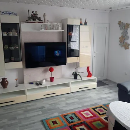 Lesna Apartment *